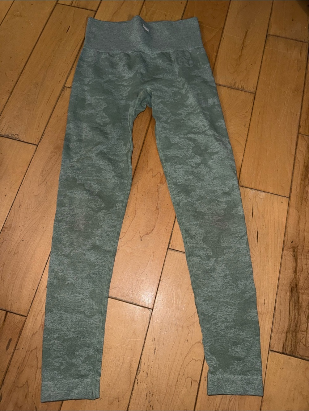 Women’s gymshark Seamless High-Waist Leggings - Sage Green measurements 14x24x9